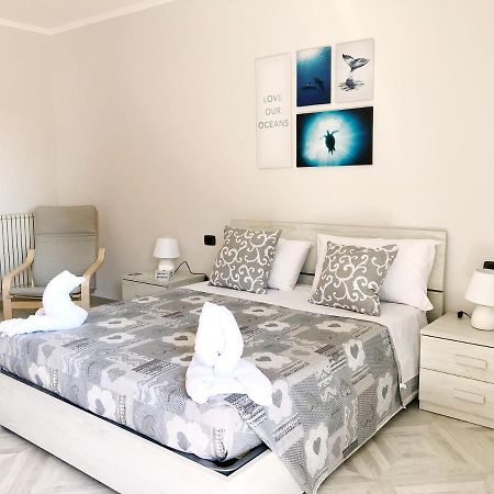 Hangar Inn Фиумичино Екстериор снимка