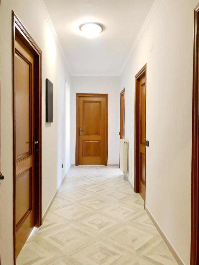 Hangar Inn Фиумичино Екстериор снимка