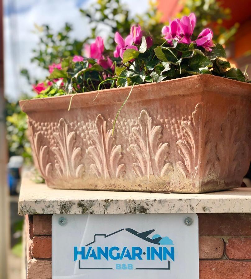 Hangar Inn Фиумичино Екстериор снимка